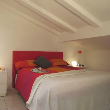 Cozy And Bright Mansarda *