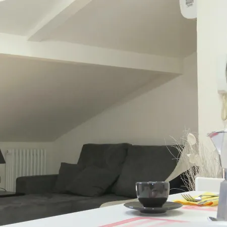 Cozy And Bright Mansarda Apartment Bologna