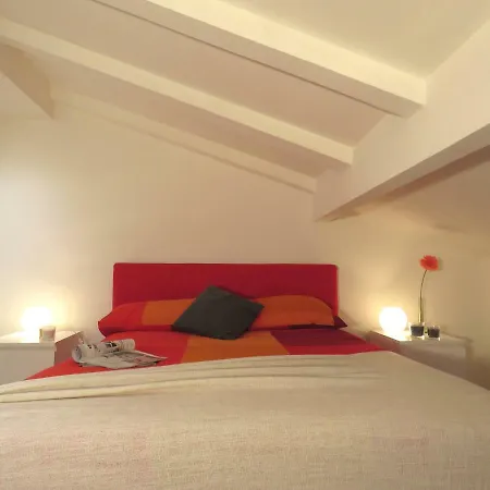 شقة Cozy And Bright Mansarda بولونيا